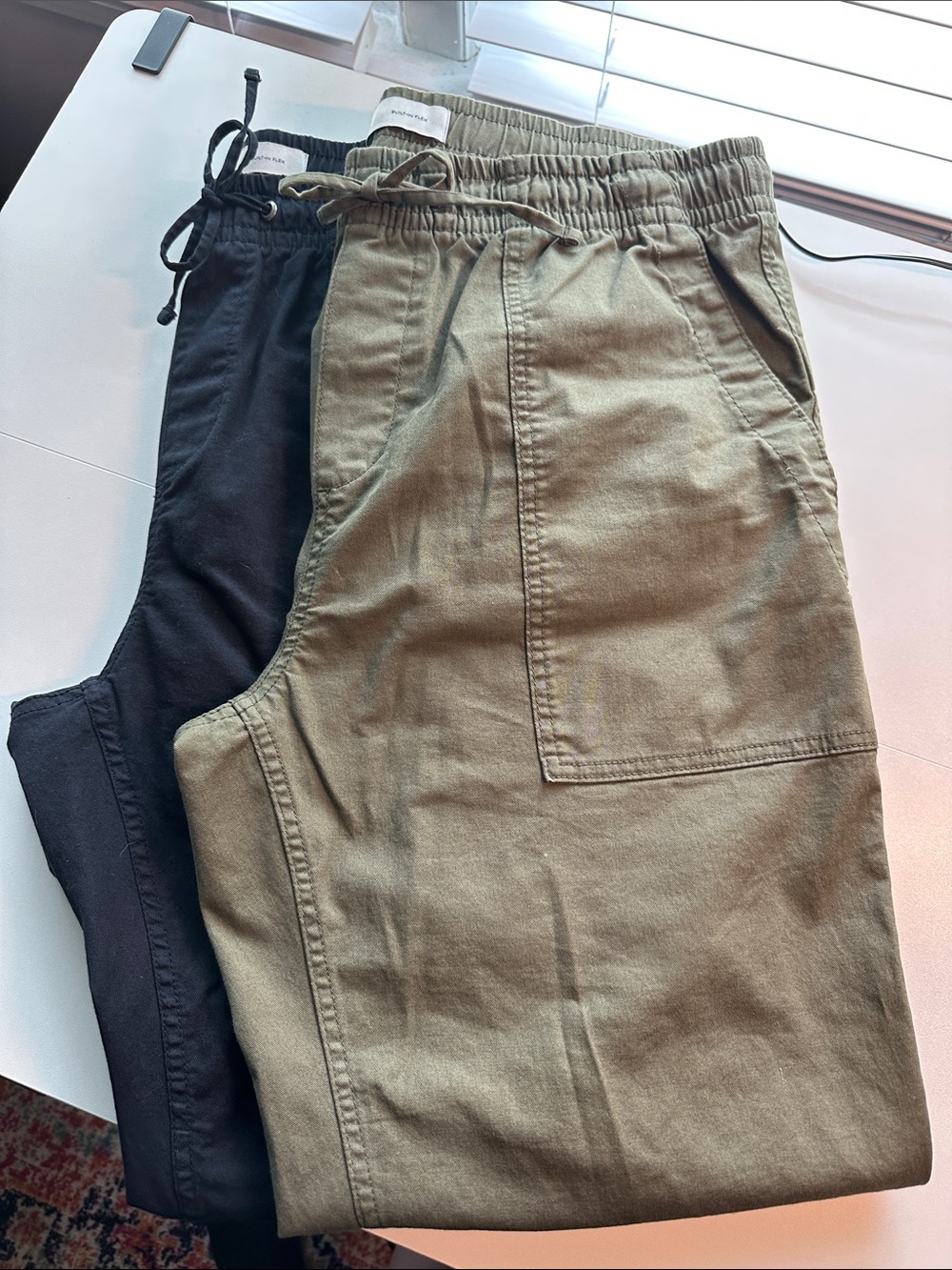 Old Navy Men's Cargo Pants in Olive and Navy (2pair)